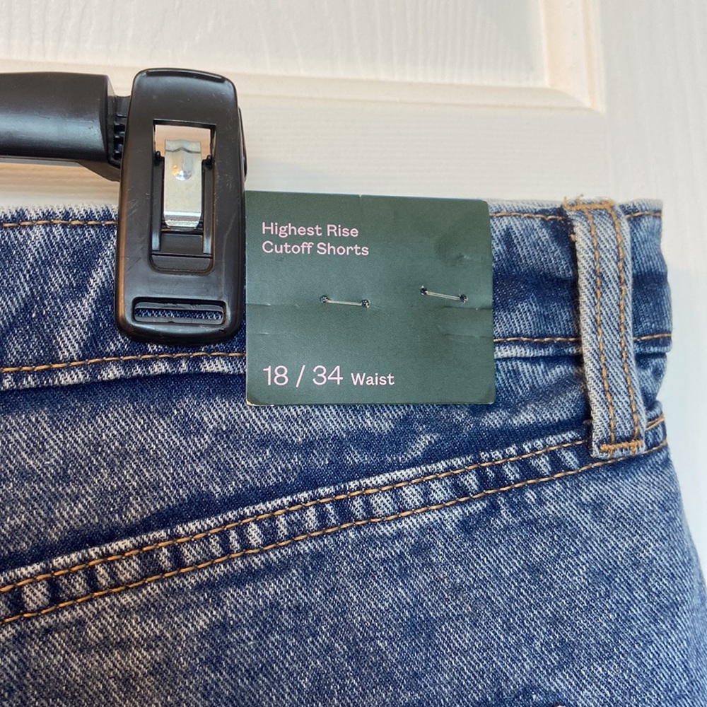 LAST CHANCE: NEW Wild Fable Distressed Cut-off Jean Shorts Size 18 - Picture 7 of 16